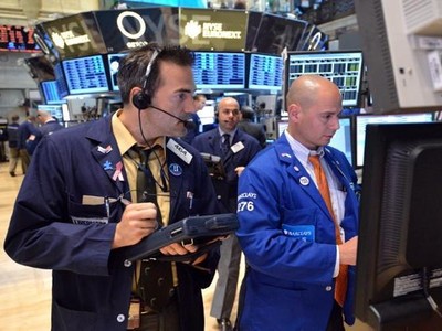 Bận bịu mua sắm dịp Black Friday, giới đầu tư không hào hứng với cổ phiếu